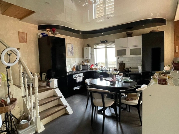 Купить дом в районе Выборгский в Санкт-Петербурге. Вариант № 40172, 8, площадь -  квм, цена 15800000 рублей