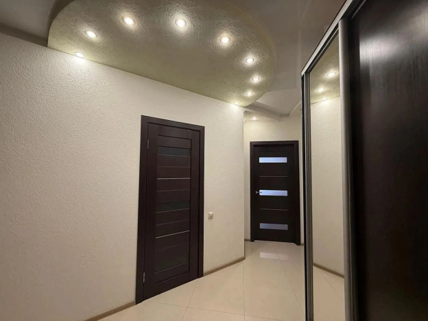 Купить двухкомнатную квартиру в Ростовской области. Вариант № 10292264, 5, площадь -  квм, цена 9990000 рублей