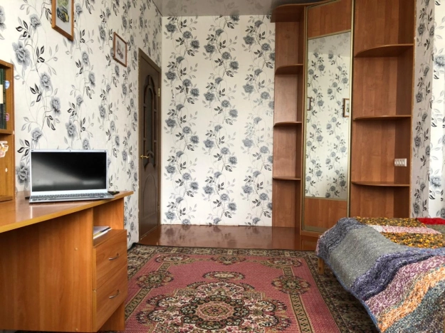 Купить трехкомнатную квартиру на улице 10 лет Октября в Омске. Вариант № 12536, 9, площадь -  квм, цена 2400000 рублей