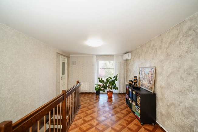 Купить дом в Микрорайоне Порт-Артур в Омске. Вариант № 7693937, 20, площадь -  квм, цена 23690000 рублей