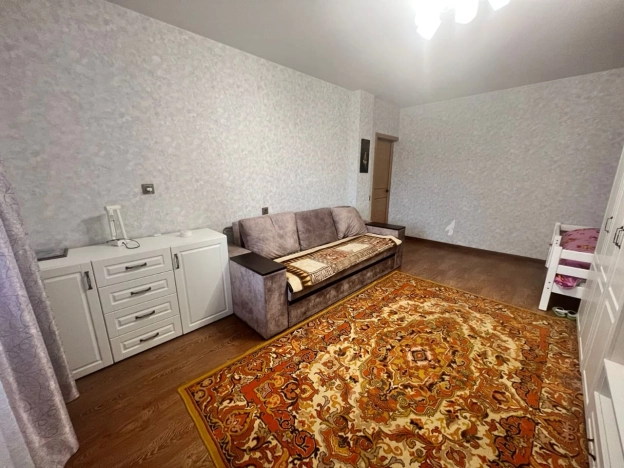 Купить трехкомнатную квартиру в Калуге. Вариант № 4882900, 4, площадь -  квм, цена 4000000 рублей