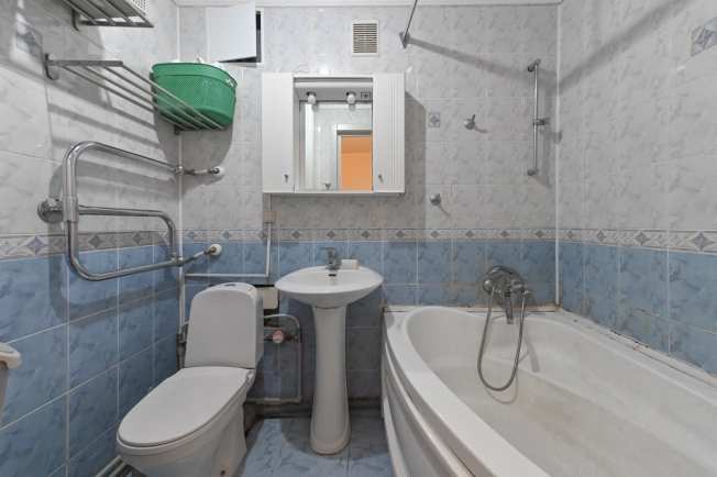 Купить трехкомнатную квартиру в Ростовской области. Вариант № 3414508, 15, площадь -  квм, цена 12950000 рублей