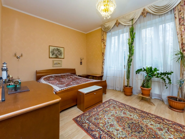 Купить четырехкомнатную квартиру в Калининграде. Вариант № 20211, 18, площадь -  квм, цена 20000000 рублей