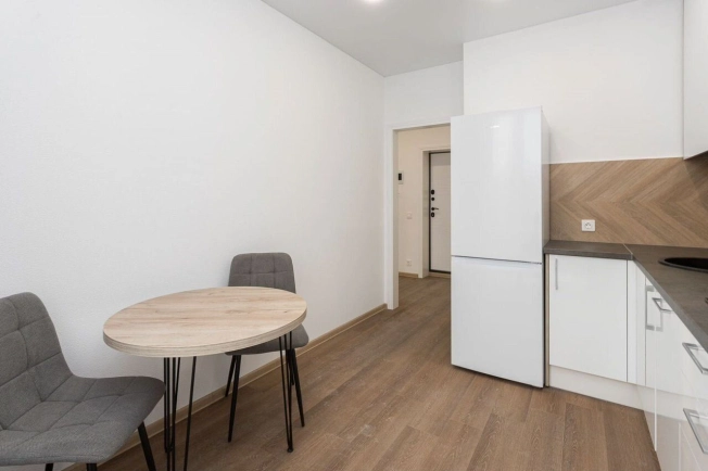 Купить однокомнатную квартиру на улице Осенняя в Калининградской области. Вариант № 44847, 3, площадь -  квм, цена 4300000 рублей