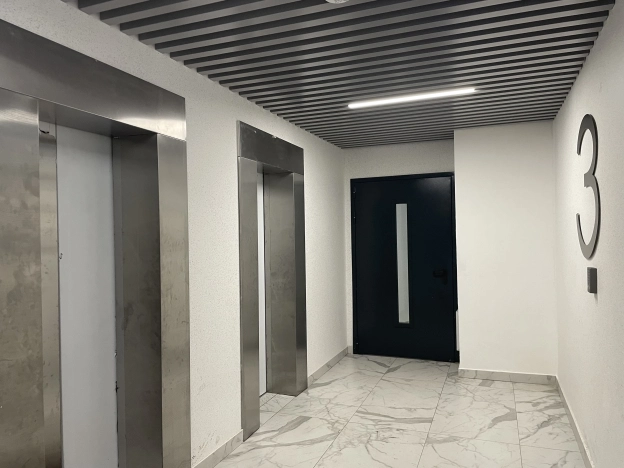 Купить квартиру на вторичке у метро Калужская в Москве. Вариант № 10446844, 15, площадь -  квм, цена 21000000 рублей