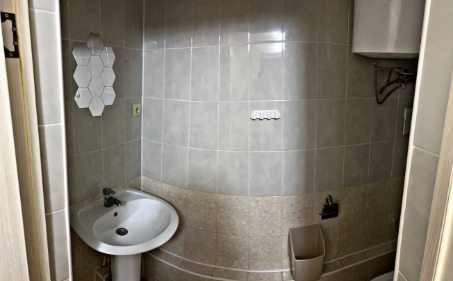 Купить коммерческую недвижимость в Элисте. Вариант № 347557, 3, площадь -  квм, цена 1850000 рублей