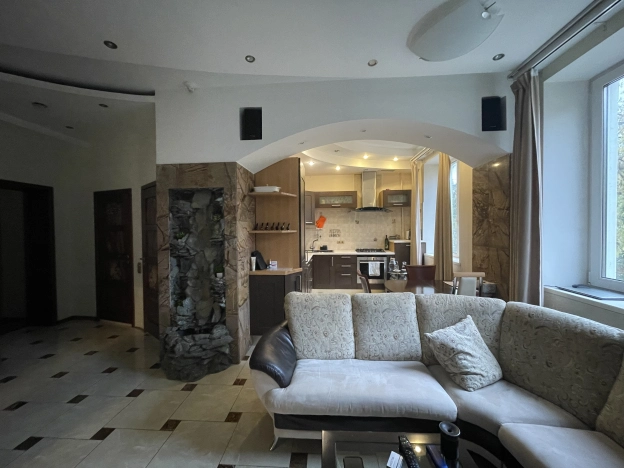 Купить квартиру в Москве. Вариант № 8052022, 6, площадь -  квм, цена 28000000 рублей