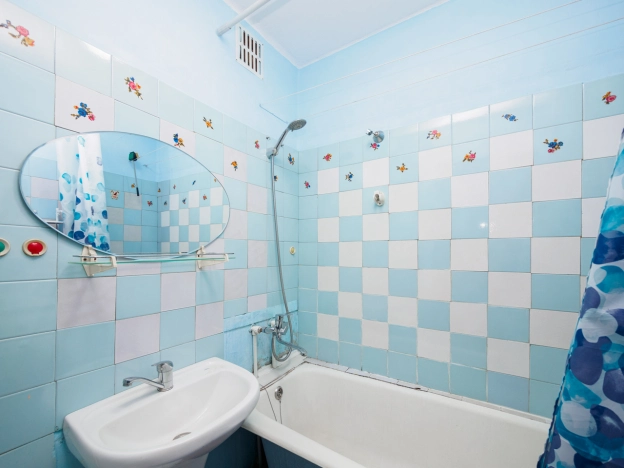 Купить трехкомнатную квартиру в Омске. Вариант № 2105937, 15, площадь -  квм, цена 6900000 рублей