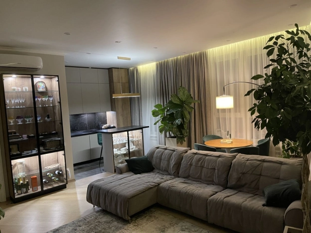 Купить квартиру в Москве. Вариант № 10235681, 0, площадь -  квм, цена 44000000 рублей