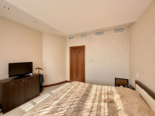 . Вариант № 29562, 12, площадь - 98.3 квм, цена 37999999 рублей