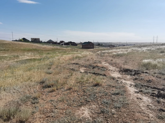 Купить земельный участок на улице Заречная в Республике Калмыкия. Вариант № 8949, 10, площадь -  квм, цена 250000 рублей