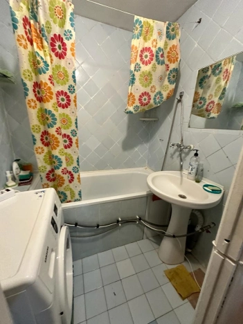 Купить трехкомнатную квартиру в Микрорайоне 8-й, Элиста в Элисте. Вариант № 6882, 10, площадь -  квм, цена 5300000 рублей