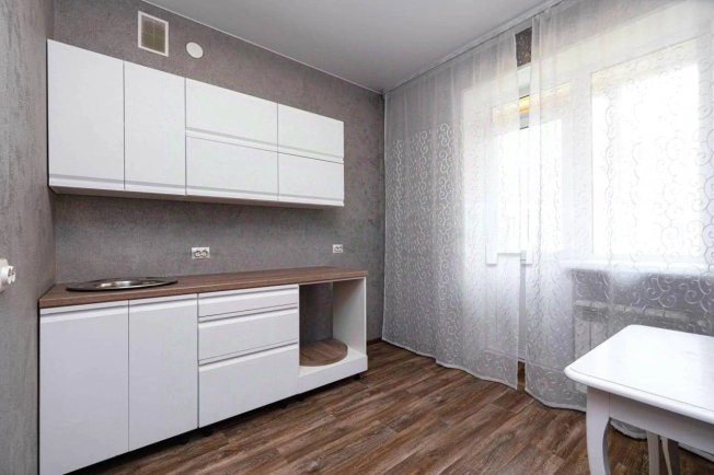 Купить однокомнатную квартиру в Новосибирской области. Вариант № 10330281, 4, площадь -  квм, цена 4500000 рублей