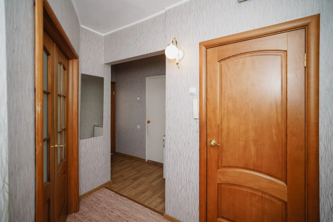 Купить однокомнатную квартиру в Омске. Вариант № 44682, 17, площадь -  квм, цена 4950000 рублей