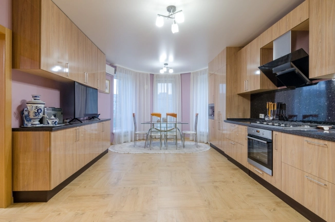 Купить четырехкомнатную квартиру в Вологде. Вариант № 14804, 16, площадь -  квм, цена 33250000 рублей