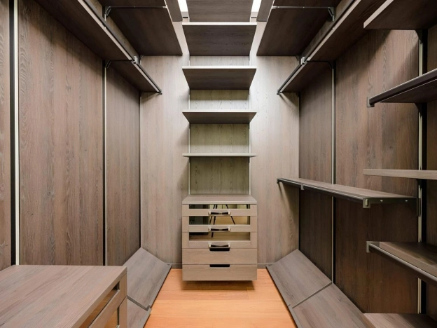 Купить квартиру в Москве. Вариант № 10443759, 38, площадь -  квм, цена 275000000 рублей