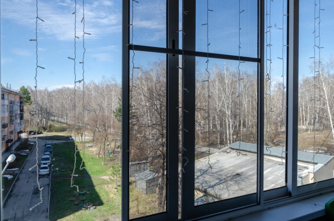 Купить трехкомнатную квартиру в районе Калининский в Новосибирске. Вариант № 30423, 33, площадь -  квм, цена 3615000 рублей