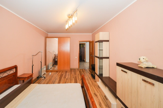 Купить трехкомнатную квартиру в Новосибирске. Вариант № 9487236, 13, площадь -  квм, цена 12000000 рублей