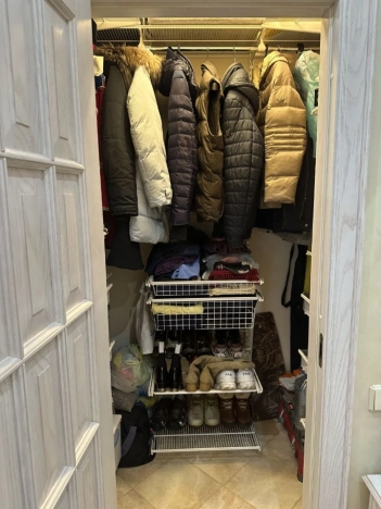 Купить двухкомнатную квартиру в районе Василеостровский в Санкт-Петербурге. Вариант № 3434997, 9, площадь -  квм, цена 50000000 рублей