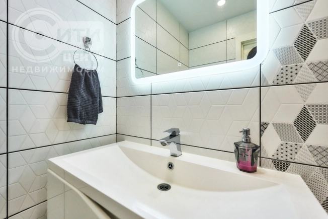 Купить трехкомнатную квартиру в Воронеже. Вариант № 1262803, 22, площадь -  квм, цена 9990000 рублей