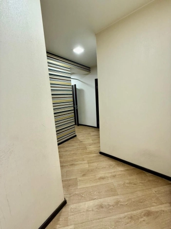 Купить трехкомнатную квартиру в районе Калининский в Новосибирске. Вариант № 8461082, 9, площадь -  квм, цена 15450000 рублей