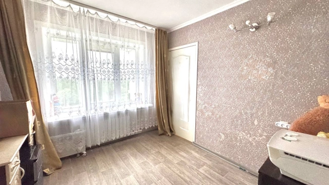 Купить четырехкомнатную квартиру в Сахалинской области. Вариант № 304718, 6, площадь -  квм, цена 4200000 рублей