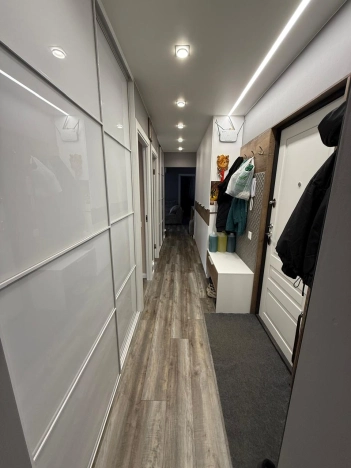 Купить четырехкомнатную квартиру в Новосибирской области. Вариант № 9416385, 10, площадь -  квм, цена 8500000 рублей