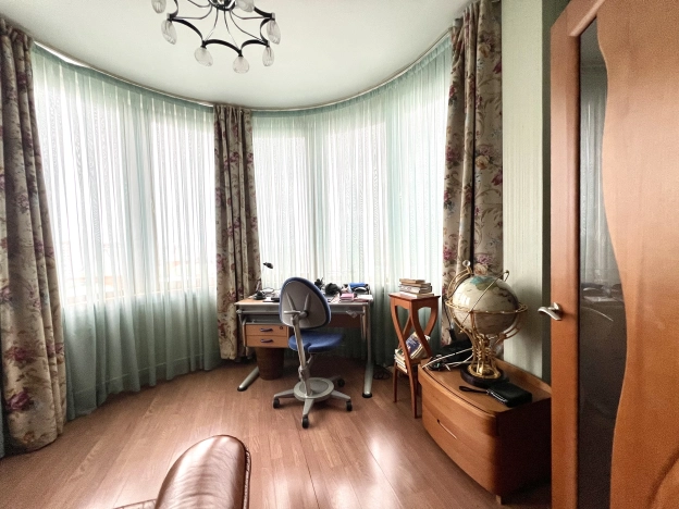 Купить трехкомнатную квартиру в ЮЗАО в Москве. Вариант № 24229, 19, площадь -  квм, цена 33000000 рублей