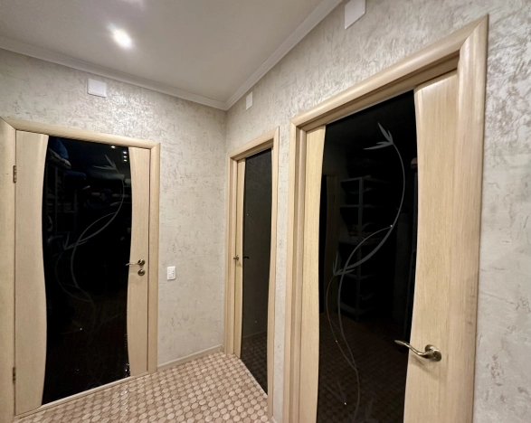 Купить однокомнатную квартиру на вторичке в Пензенской области. Вариант № 9165125, 4, площадь -  квм, цена 6700000 рублей