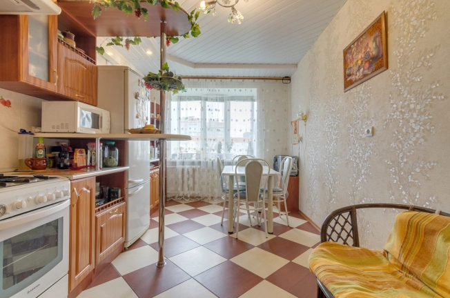 Купить двухкомнатную квартиру на вторичке на улице Карла Маркса в Вологде. Вариант № 10947, 13, площадь -  квм, цена 6300000 рублей