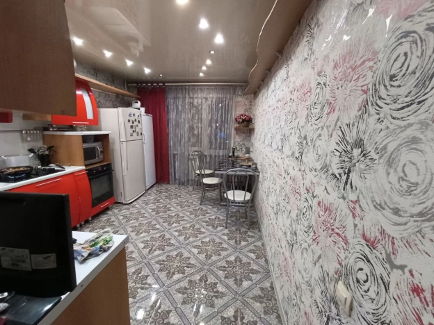 Купить четырехкомнатную квартиру в Иркутской области. Вариант № 33552, 3, площадь -  квм, цена 6900000 рублей