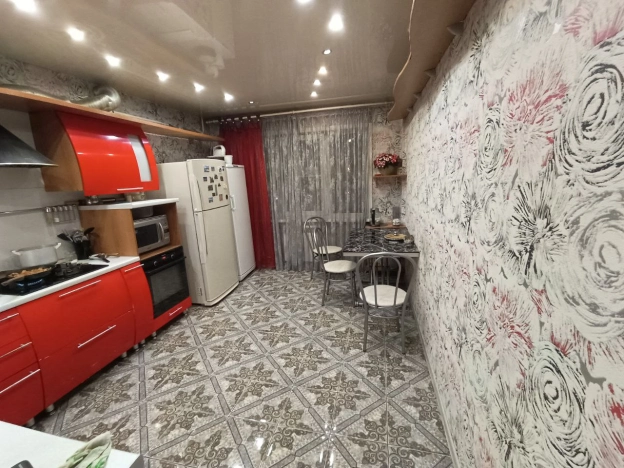 Купить четырехкомнатную квартиру в Иркутской области. Вариант № 33552, 1, площадь -  квм, цена 6900000 рублей