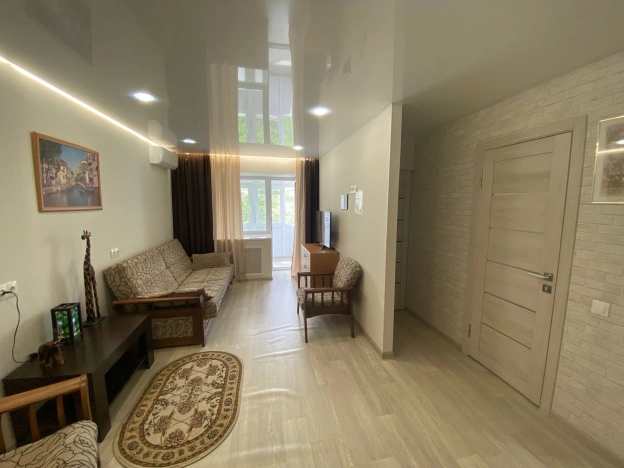 Купить двухкомнатную квартиру в Новороссийске. Вариант № 6951976, 6, площадь -  квм, цена 6400000 рублей