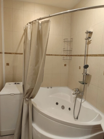 Купить трехкомнатную квартиру у метро Минская в Москве. Вариант № 21570, 10, площадь -  квм, цена 77349000 рублей