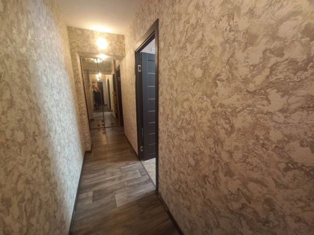 Купить трехкомнатную квартиру на вторичке в Микрорайоне 6А, Ангарск в Ангарске. Вариант № 33452, 7, площадь -  квм, цена 5700000 рублей