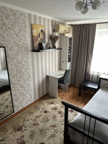 Купить трехкомнатную квартиру в Ростовской области. Вариант № 6912625, 5, площадь -  квм, цена 5800000 рублей