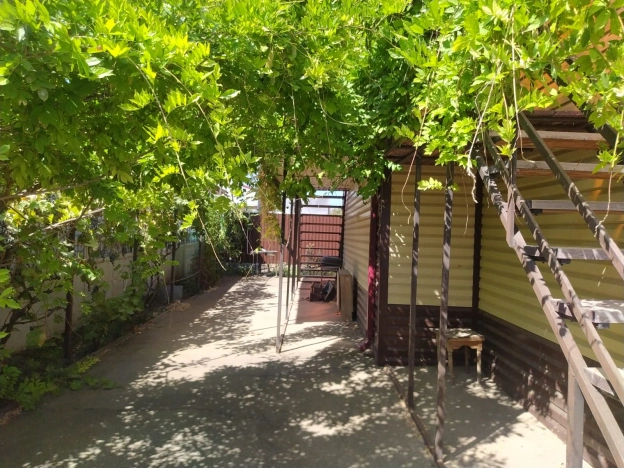 Купить дом на улице Гранатовая в Краснодарском крае. Вариант № 3762374, 44, площадь -  квм, цена 11400000 рублей