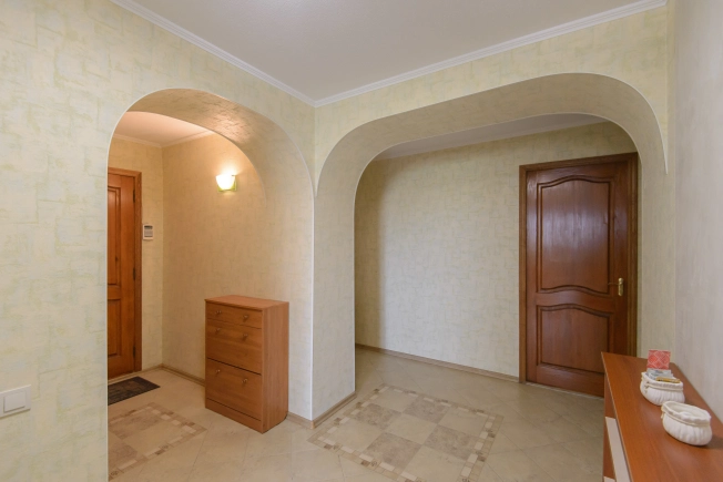 Купить трехкомнатную квартиру в районе Кировский в Ростове-на-Дону. Вариант № 26209, 15, площадь -  квм, цена 16500000 рублей