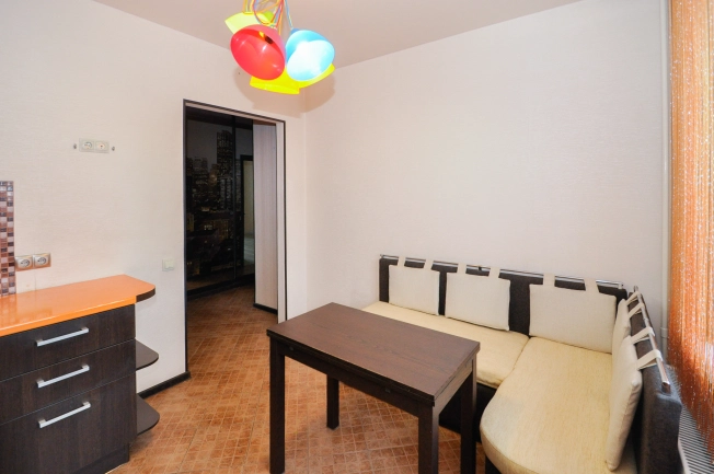 Купить однокомнатную квартиру в Новосибирской области. Вариант № 9503059, 4, площадь -  квм, цена 5050000 рублей