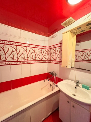 Снять квартиру в Тобольске. Вариант № 10215185, 10, площадь -  квм, цена 42000 рублей