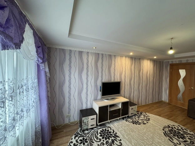 Купить квартиру на вторичке на улице Молодёжная в Пензенской области. Вариант № 56150, 1, площадь - квм, цена 1900000 рублей