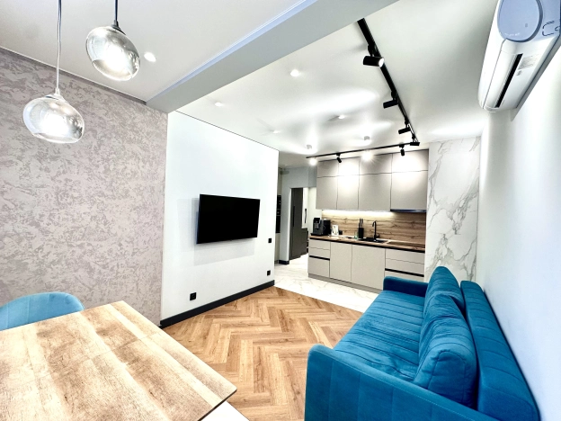 Купить квартиру на вторичке в Москве. Вариант № 9946570, 3, площадь -  квм, цена 23500000 рублей