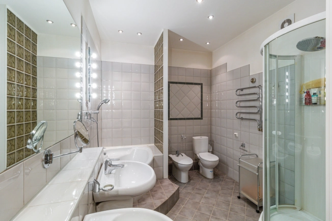 Купить четырехкомнатную квартиру в Омске. Вариант № 17389, 14, площадь -  квм, цена 17890000 рублей