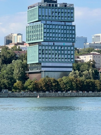 Купить двухкомнатную квартиру в районе Кировский в Ростове-на-Дону. Вариант № 27955, 0, площадь -  квм, цена 32999000 рублей