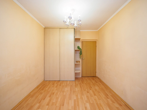 Купить квартиру в Омске. Вариант № 9303615, 17, площадь -  квм, цена 6400000 рублей