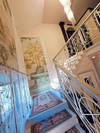 Купить трехкомнатную квартиру в Новосибирской области. Вариант № 7987484, 3, площадь -  квм, цена 17999999 рублей