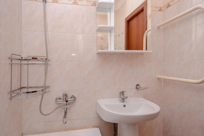 Купить двухкомнатную квартиру на вторичке на улице Гребенщикова в Новосибирске. Вариант № 8031942, 14, площадь -  квм, цена 6000000 рублей