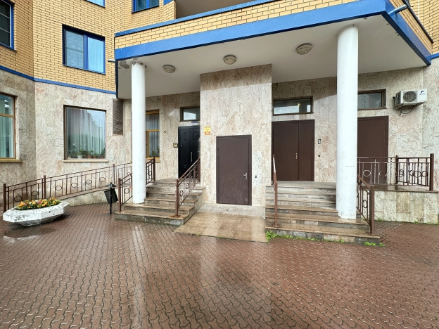 Купить четырехкомнатную квартиру в районе Сокол в Москве. Вариант № 32658, 41, площадь -  квм, цена 40000000 рублей