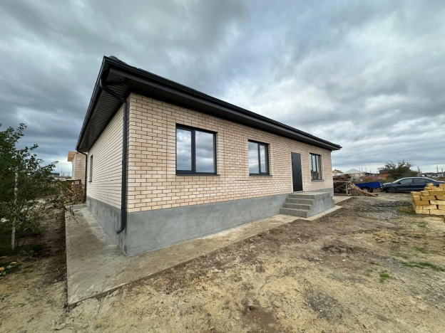 Купить дом в Элисте. Вариант № 5828549, 2, площадь -  квм, цена 7500000 рублей