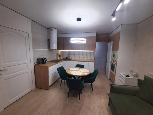 Купить трехкомнатную квартиру в Новосибирской области. Вариант № 10207746, 6, площадь -  квм, цена 10999000 рублей